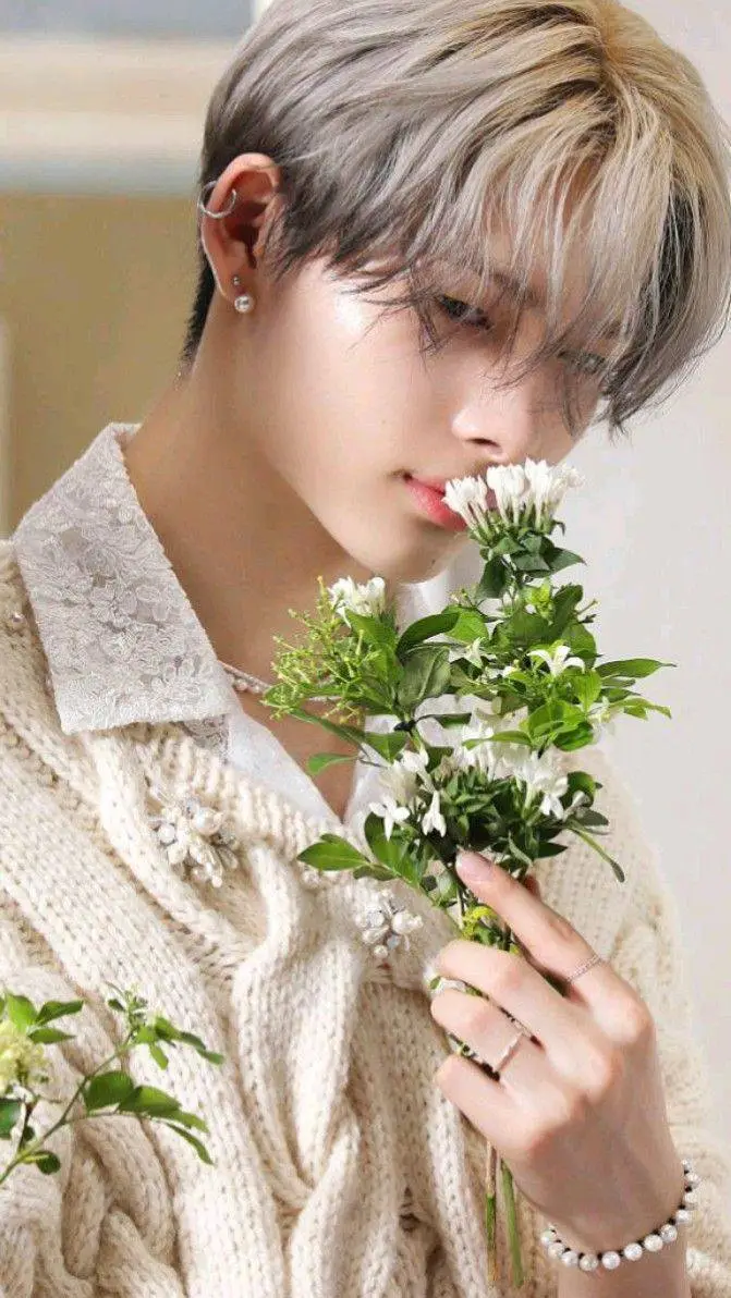 ai character: ༻𓊈𒆜𝙉𝙄-𝙆𝙄 𒆜𓊉༺ background