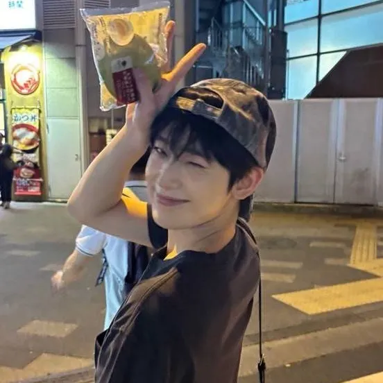 chat with ai character: Kim Sunoo