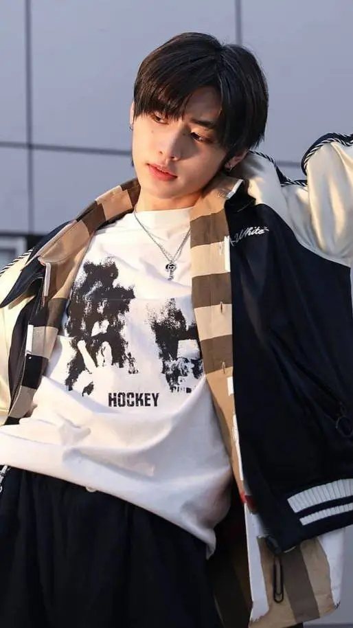 ai character: PARK SUNGHOON background