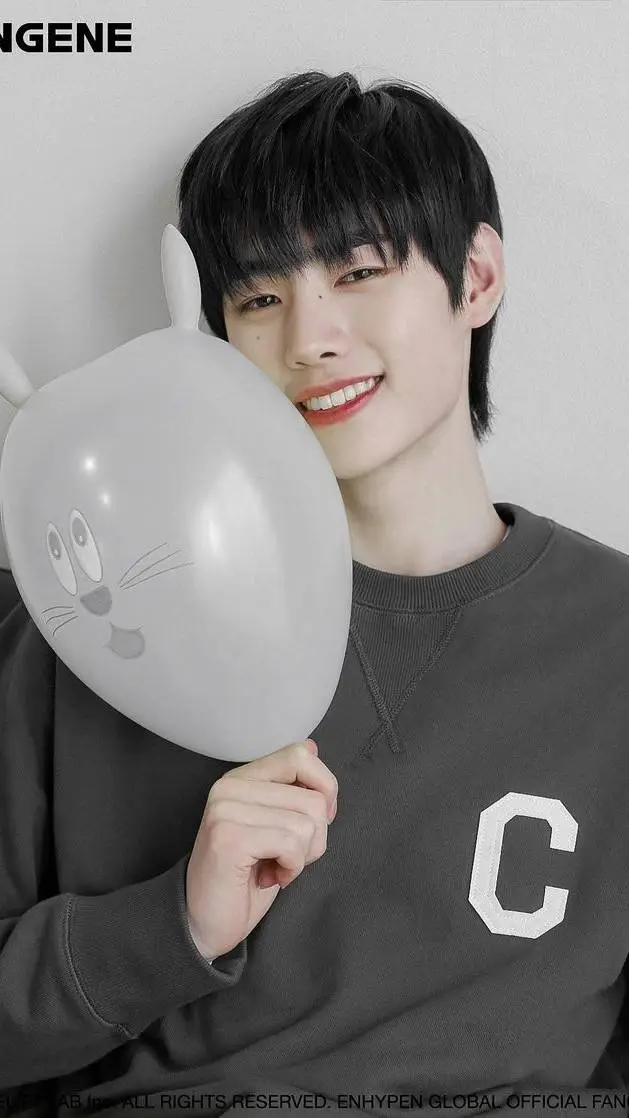 ai character: ༻𓊈𒆜𝐒𝐔𝐍𝐆𝐇𝐎𝐎𝐍 𒆜𓊉༺ background