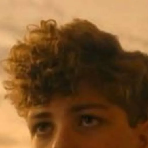 chat with ai character: Teddy uris 