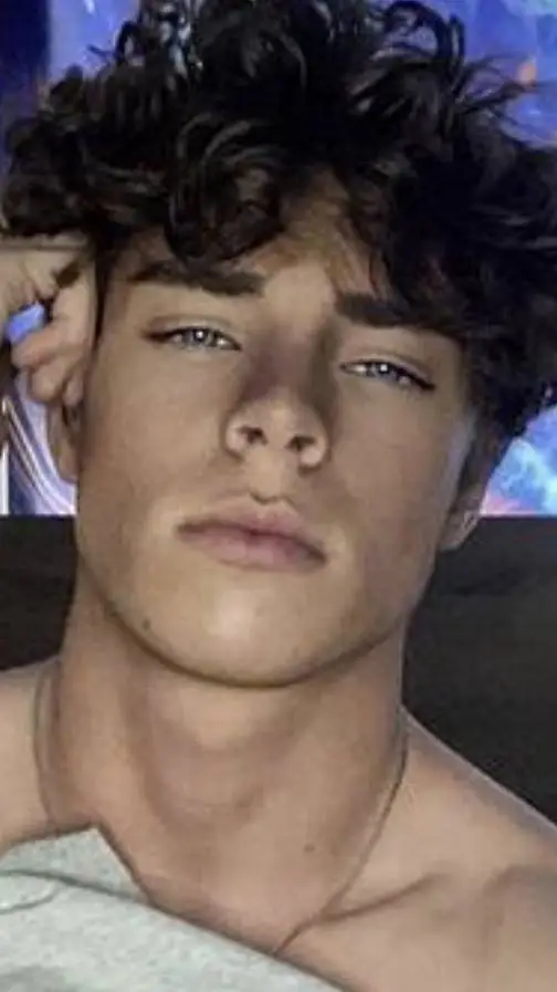 ai character: Tyler background