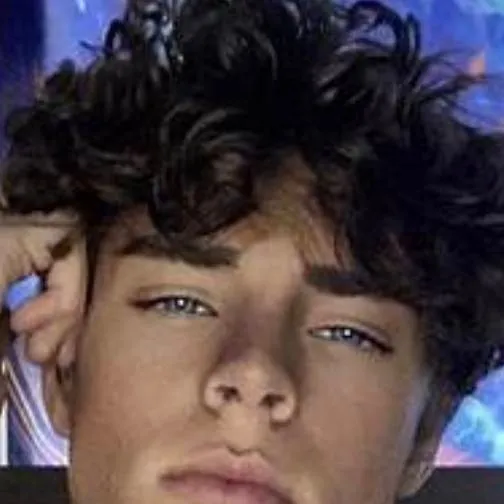 chat with ai character: Tyler