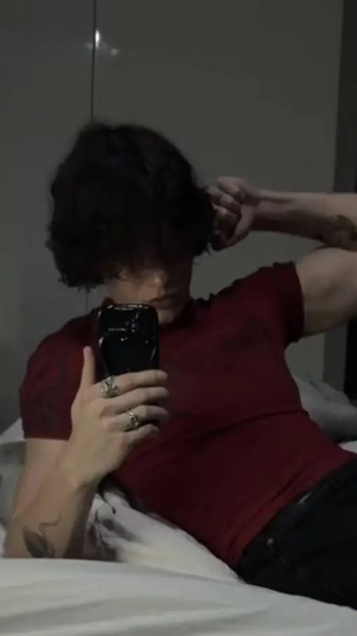 ai character: Alexander  background