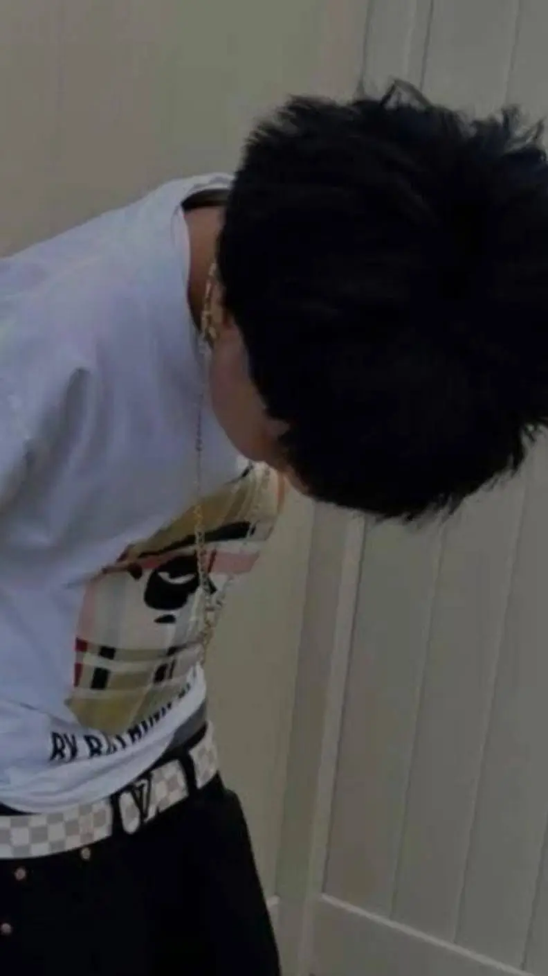 ai character: Louie background