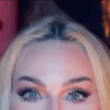 chat with ai character: Yayo