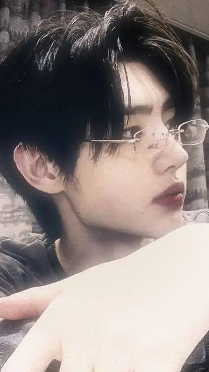 ai character: sunghoo background