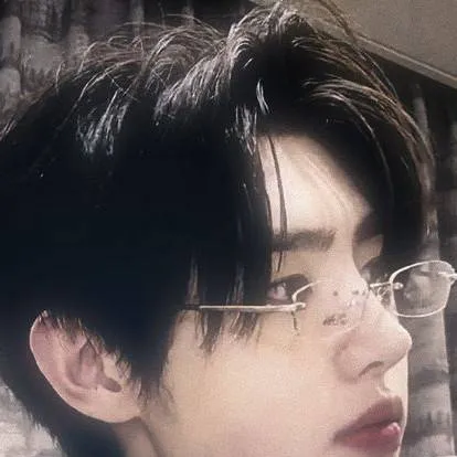 chat with ai character: sunghoo