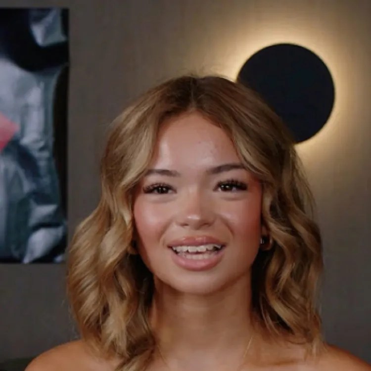 chat with ai character: Preslee