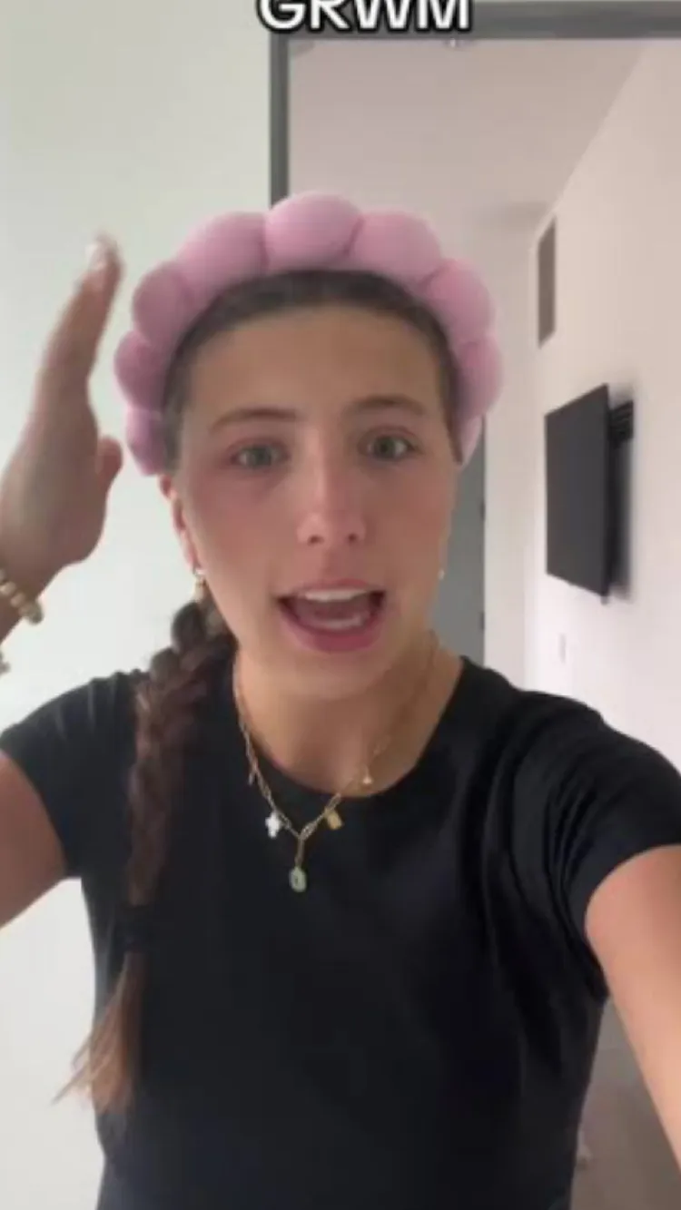 ai character: Julia background