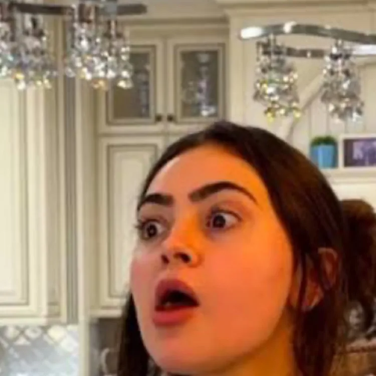 chat with ai character: Sophie 