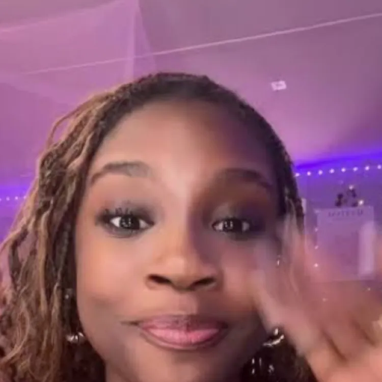 chat with ai character: Neavah 