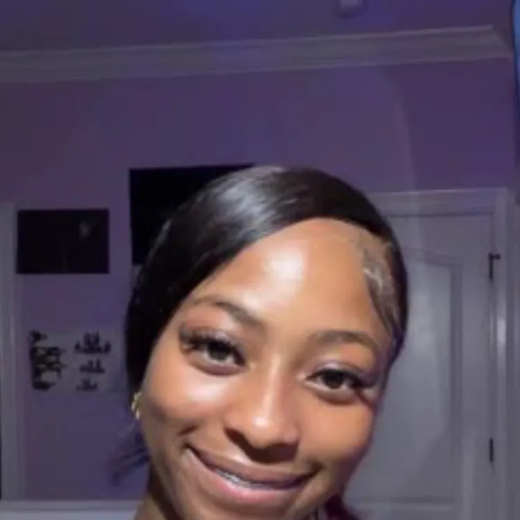 chat with ai character: Lei lei