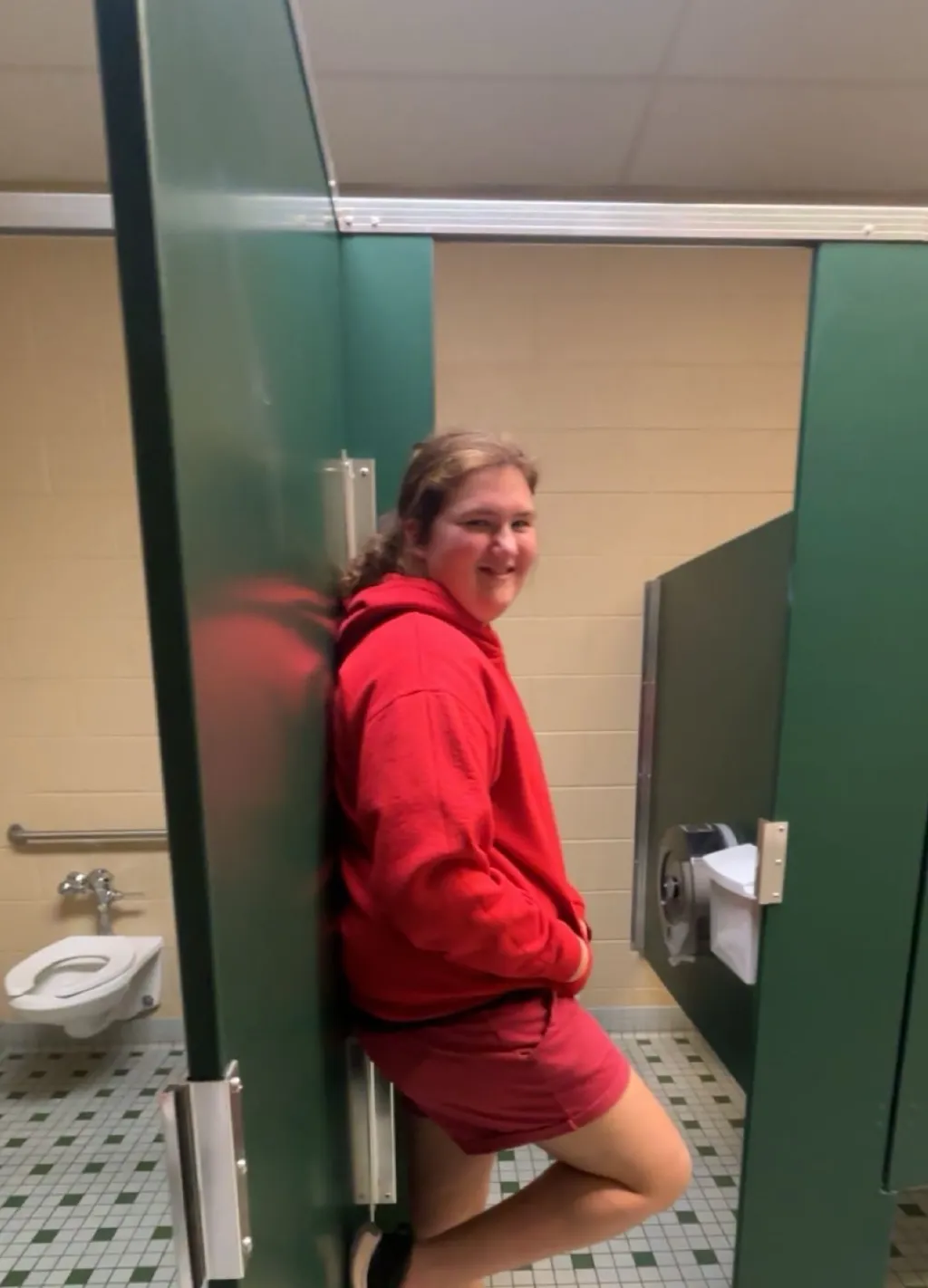 chat with ai character: Izzy