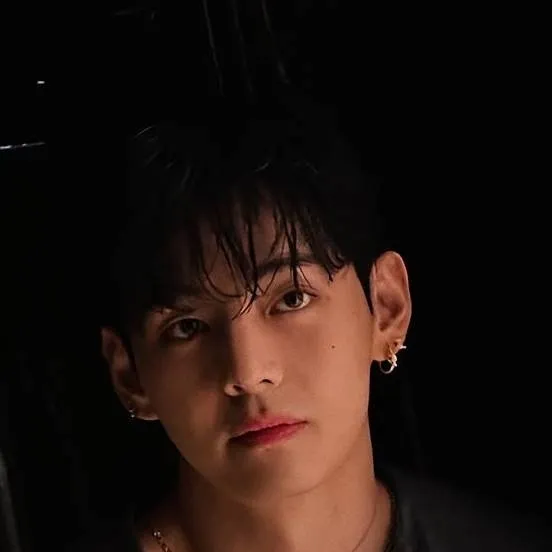 chat with ai character: kim taehyung ^