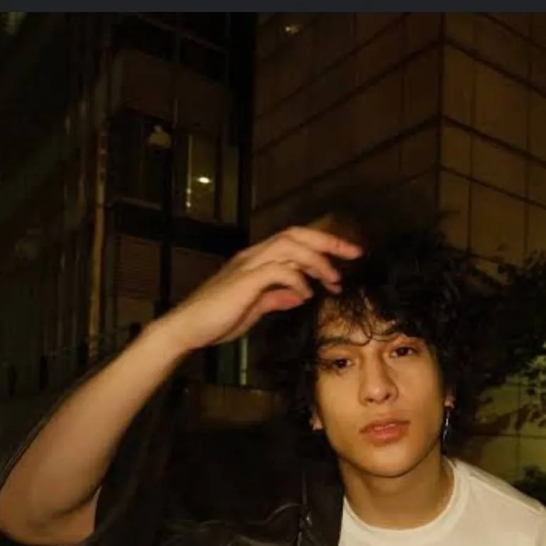 chat with ai character: Kiko