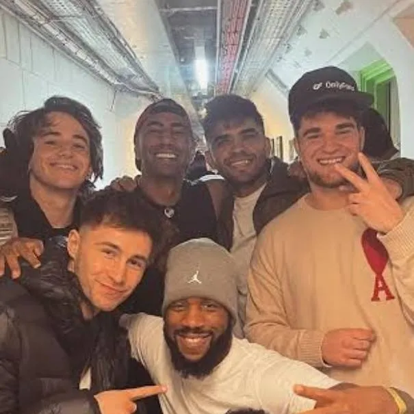 chat with ai character: Stromedy squad