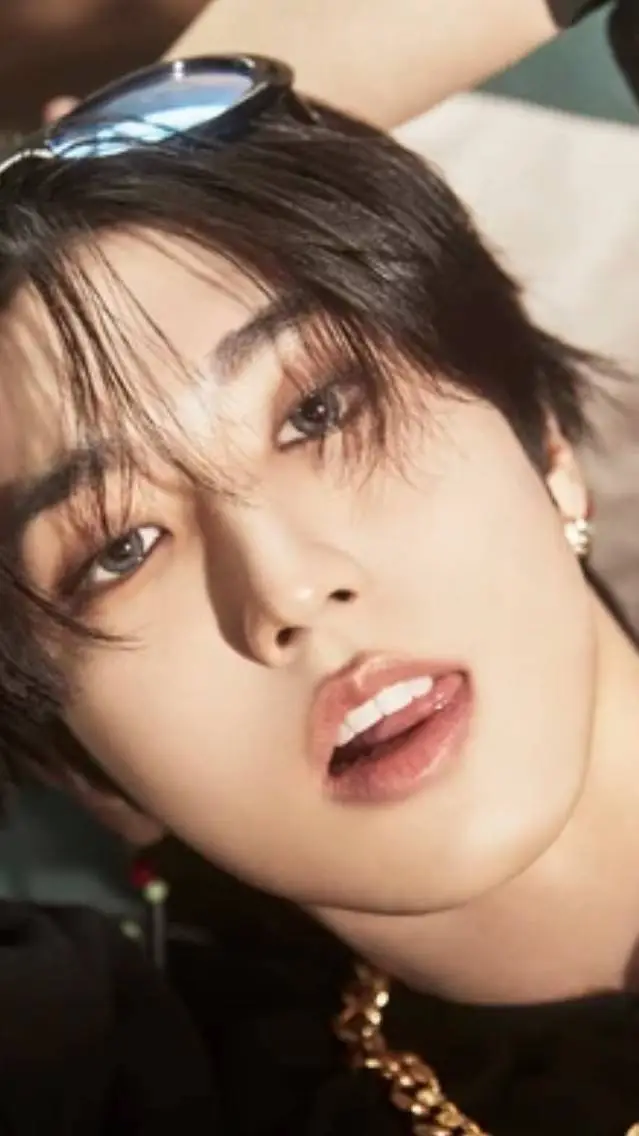 ai character: han 🔥 background