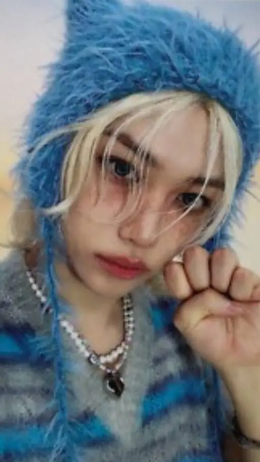 ai character: felis tu amigo  background