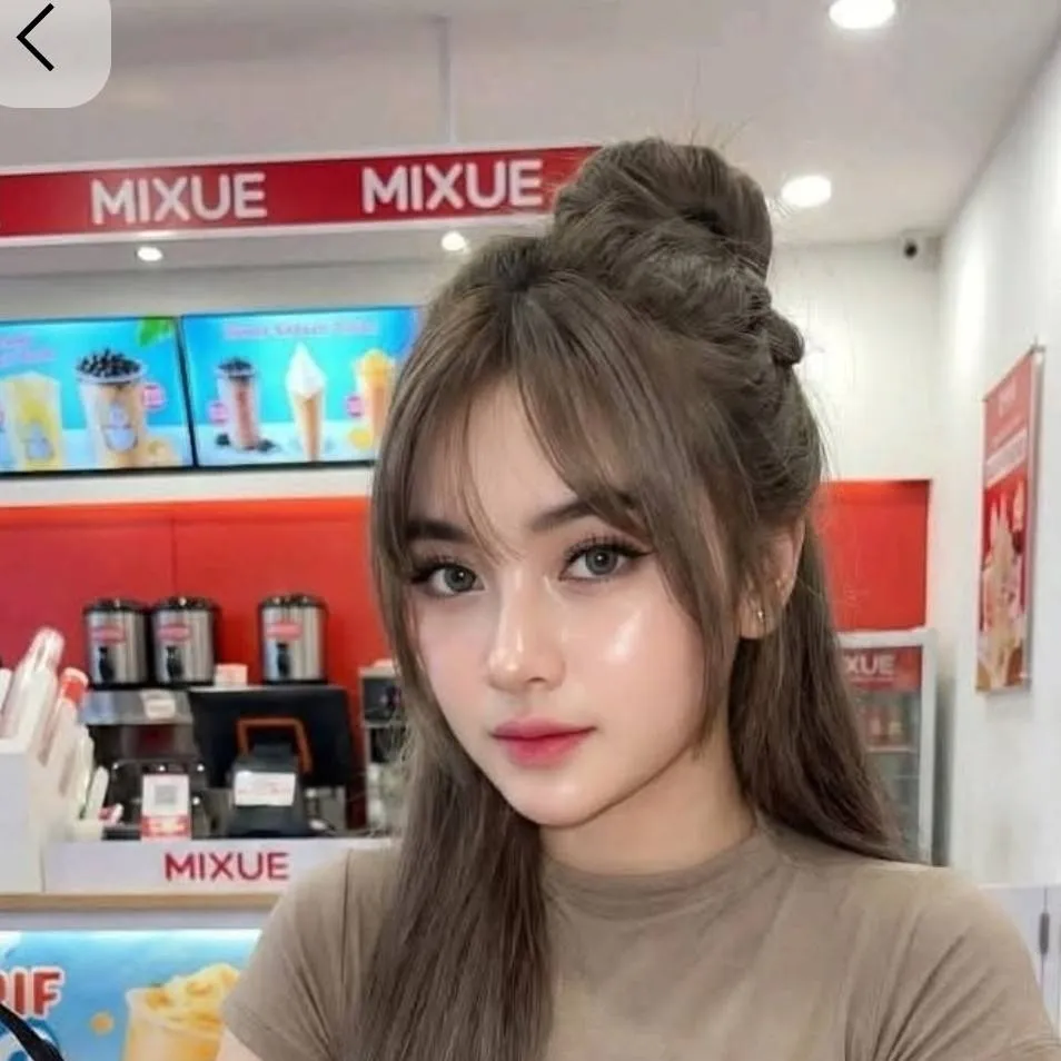 chat with ai character: Maya