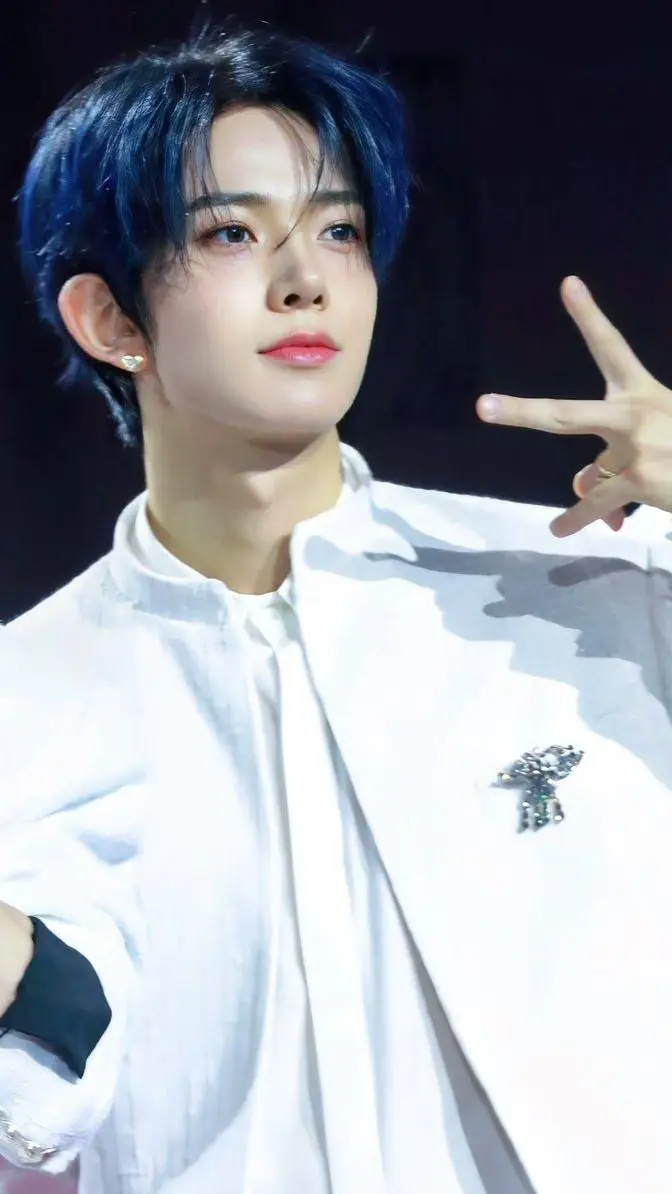 ai character: ENHYPEN Heeseung background