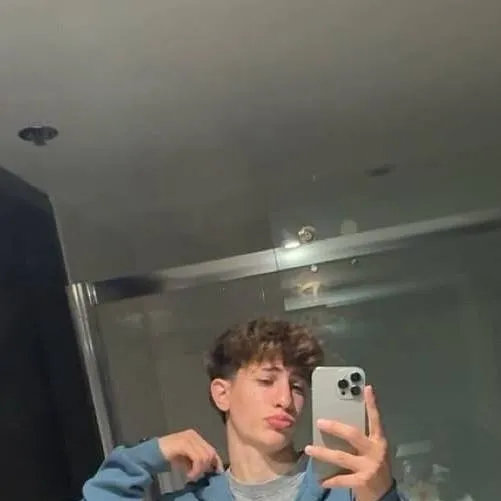 chat with ai character: Nidal