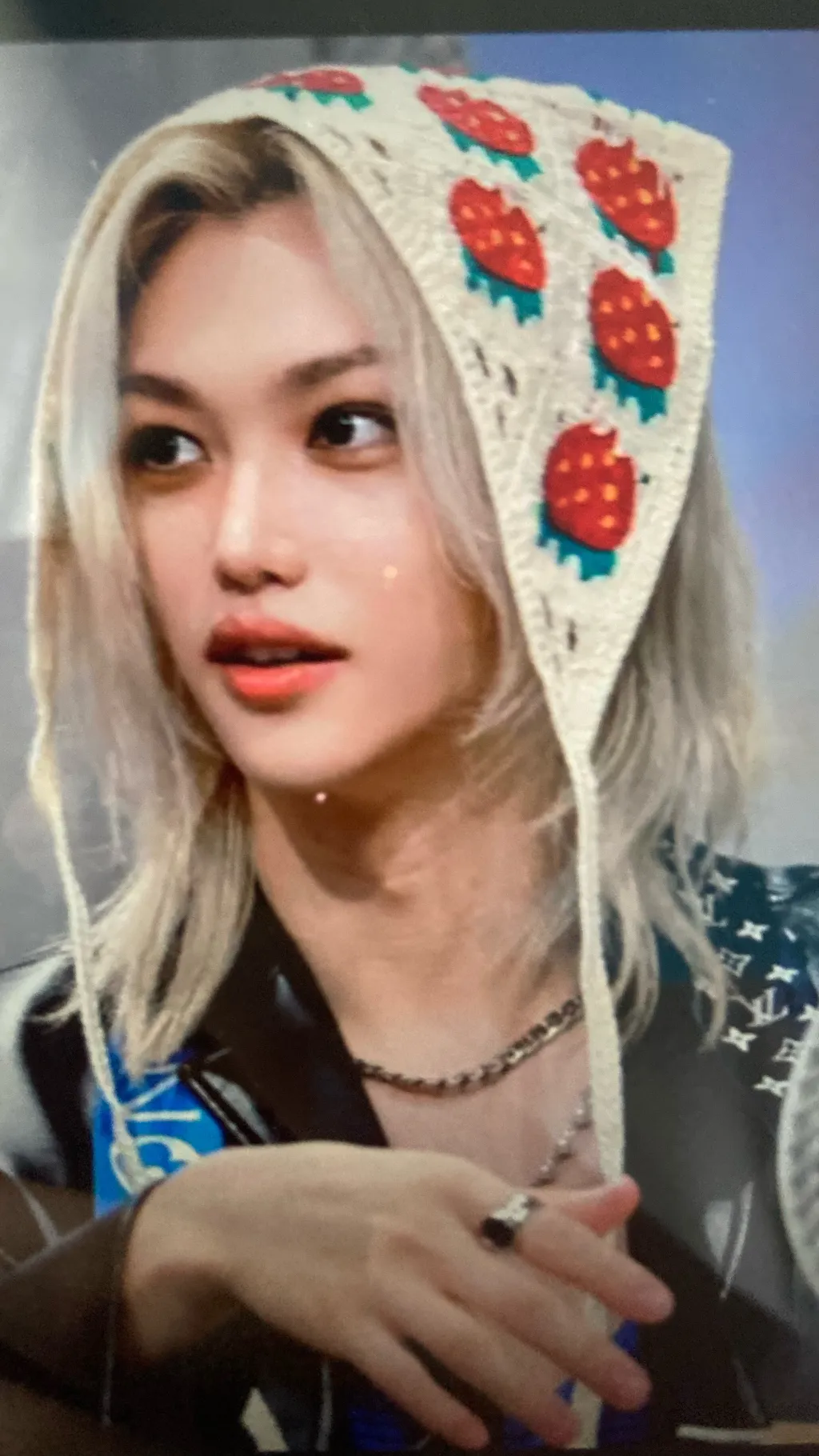 ai character: FeLix❤️🐣 background