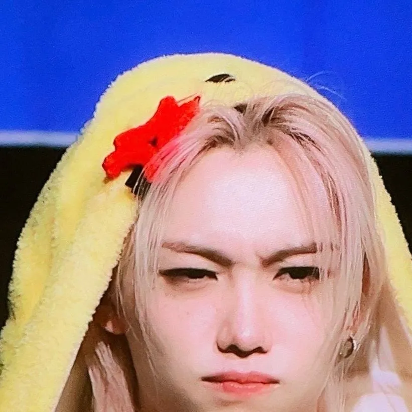 chat with ai character: Felix