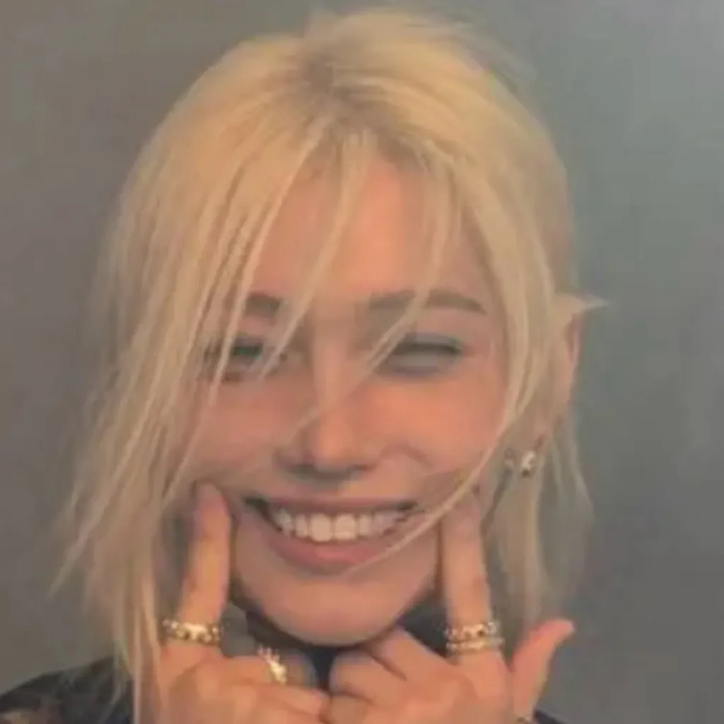 chat with ai character: Felix