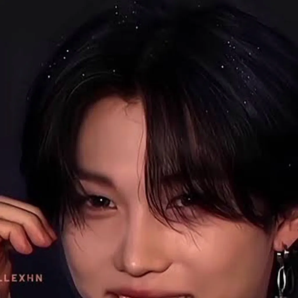 chat with ai character: Felix