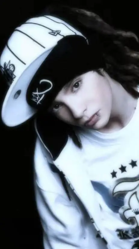 ai character: Tom😘😏 background