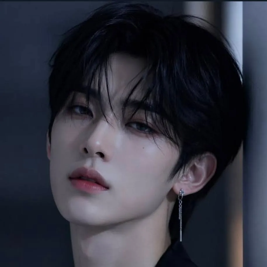 chat with ai character: Jihoo