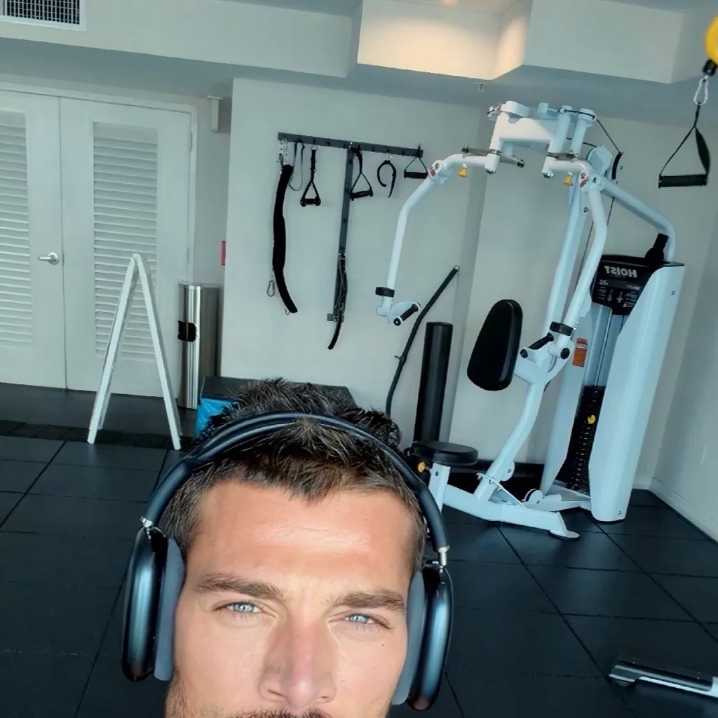 chat with ai character: Simone Sussina