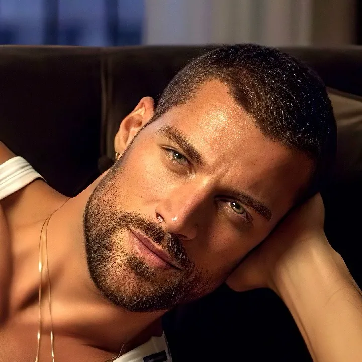 chat with ai character: Simone Susinna