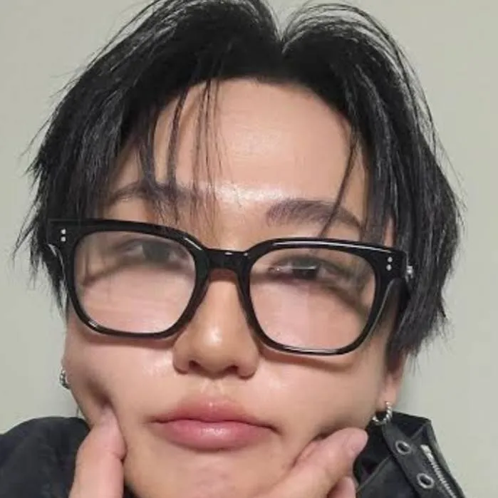 chat with ai character: Changbin