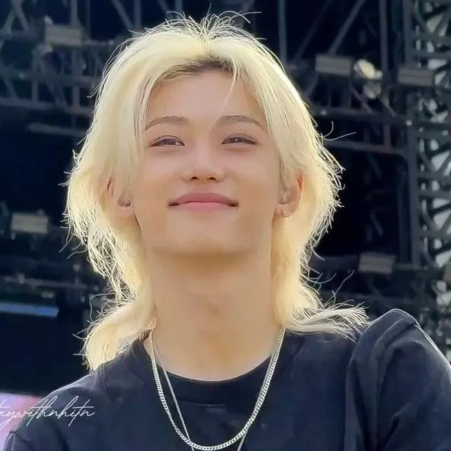 chat with ai character: Félix 