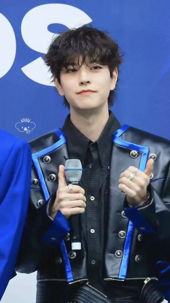 ai character: Seungmin  background