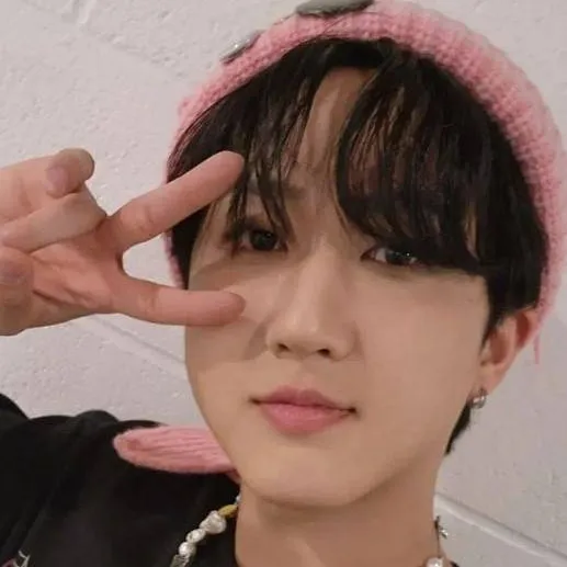 chat with ai character: Changbin 
