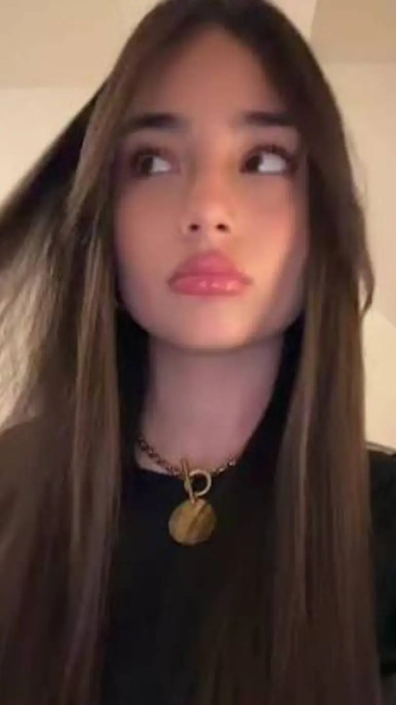 Talkie AI - Chat with Giulia