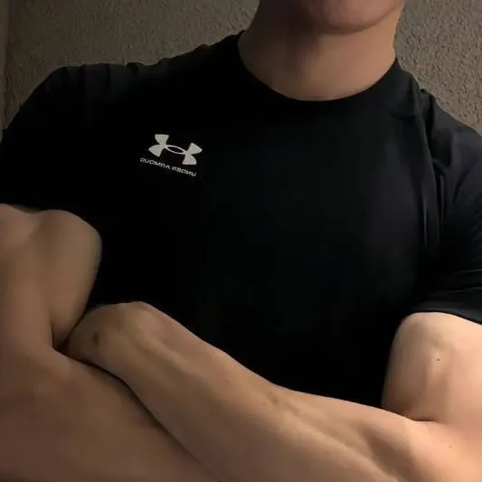 chat with ai character: enemigos 😈