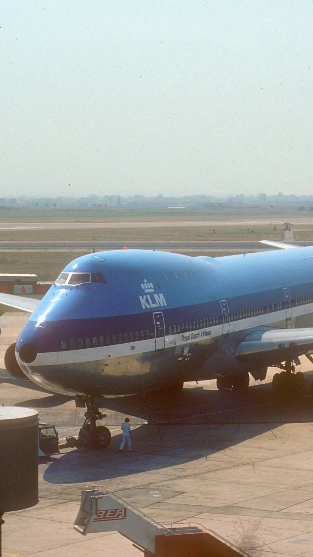 ai character: KLM 4805 background