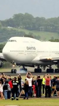 ai character: Qantas 747-400 background