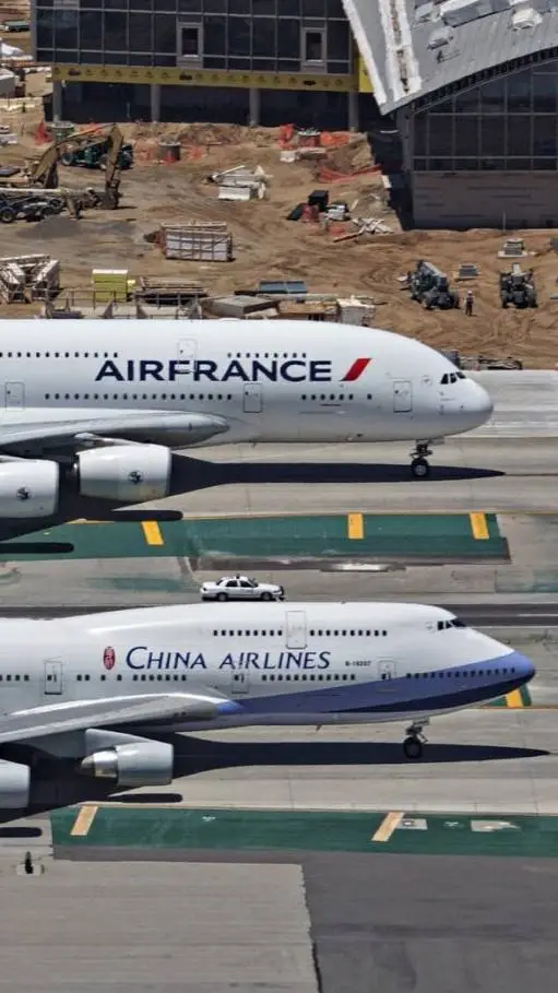 ai character: 747 vs A380 background