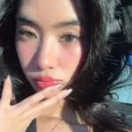 chat with ai character: Sophia (KATSEYE)