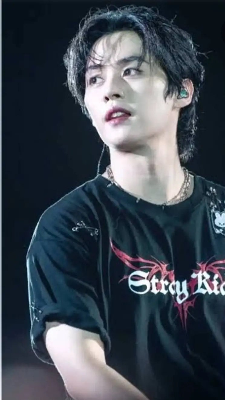 ai character: Lee Minho background