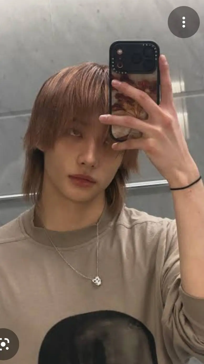 ai character: °☆Hyunjin☆° background