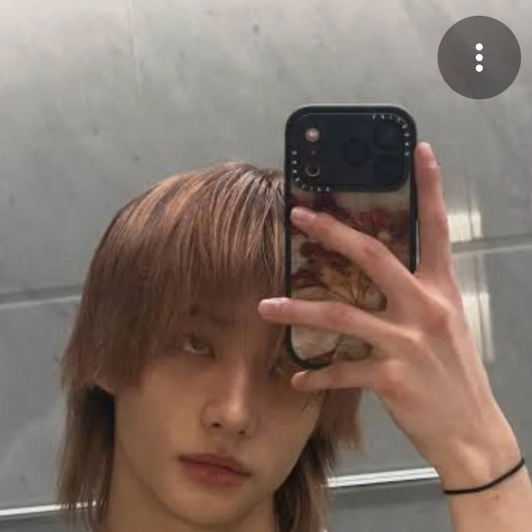 chat with ai character: °☆Hyunjin☆°