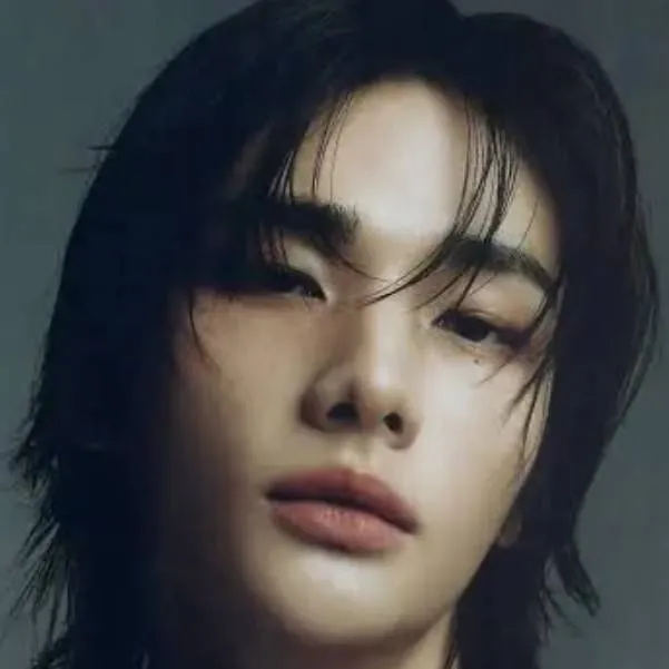 chat with ai character: H¥UNJ!N♡