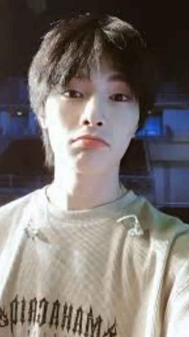 ai character: Jeongin♡ background