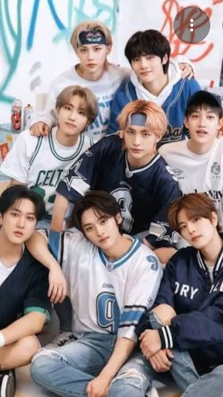 ai character: Stray ♡ kids background